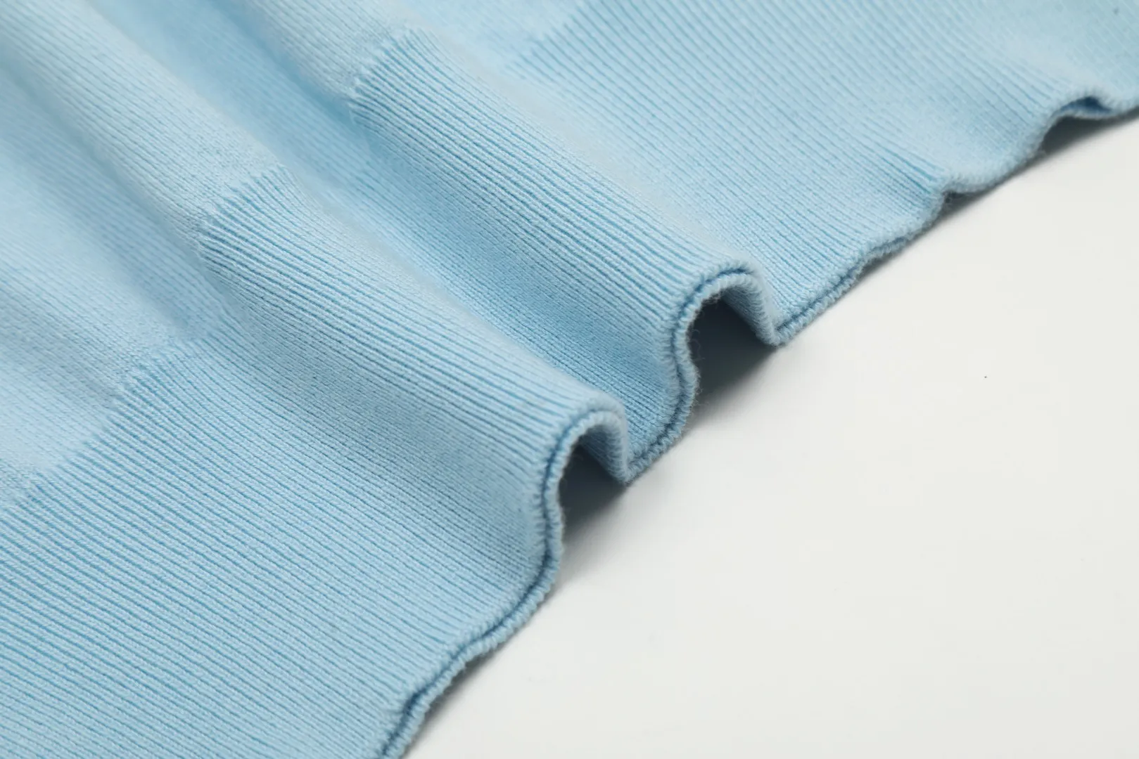 🅿️156 "Top quality" Style number: DS008# (not off the shelves all year round) [Ralph Lauren round neck solid color pony embroidered logo knitted short sleeves] ✅Ralph Lauren classic basic versatile knitted short sleeves for all seasons ✅Main supplier platform live broadcast Wholesale entity Replenish if out of stock Not off the shelf ✅ZP quality 1:1 version Scan the code to enter the GF website Counter quality ✅Detailed quality is the only one in Guangzhou Imported quality cotton yarn, focusing on high-end, cost-effective, good quality needless to say ✅The version is restored to the original version, loose, comfortable and stress-free, simple is high-end, classic is timeless ✅The upper body is simple and easy to match, a must-have for goddess ootd. Good-looking clothes are never picky. A must-have in the goddess' wardrobe. Size: S-XL Color: Army green, off-white, black, light pink, khaki, navy, light blue, mint green